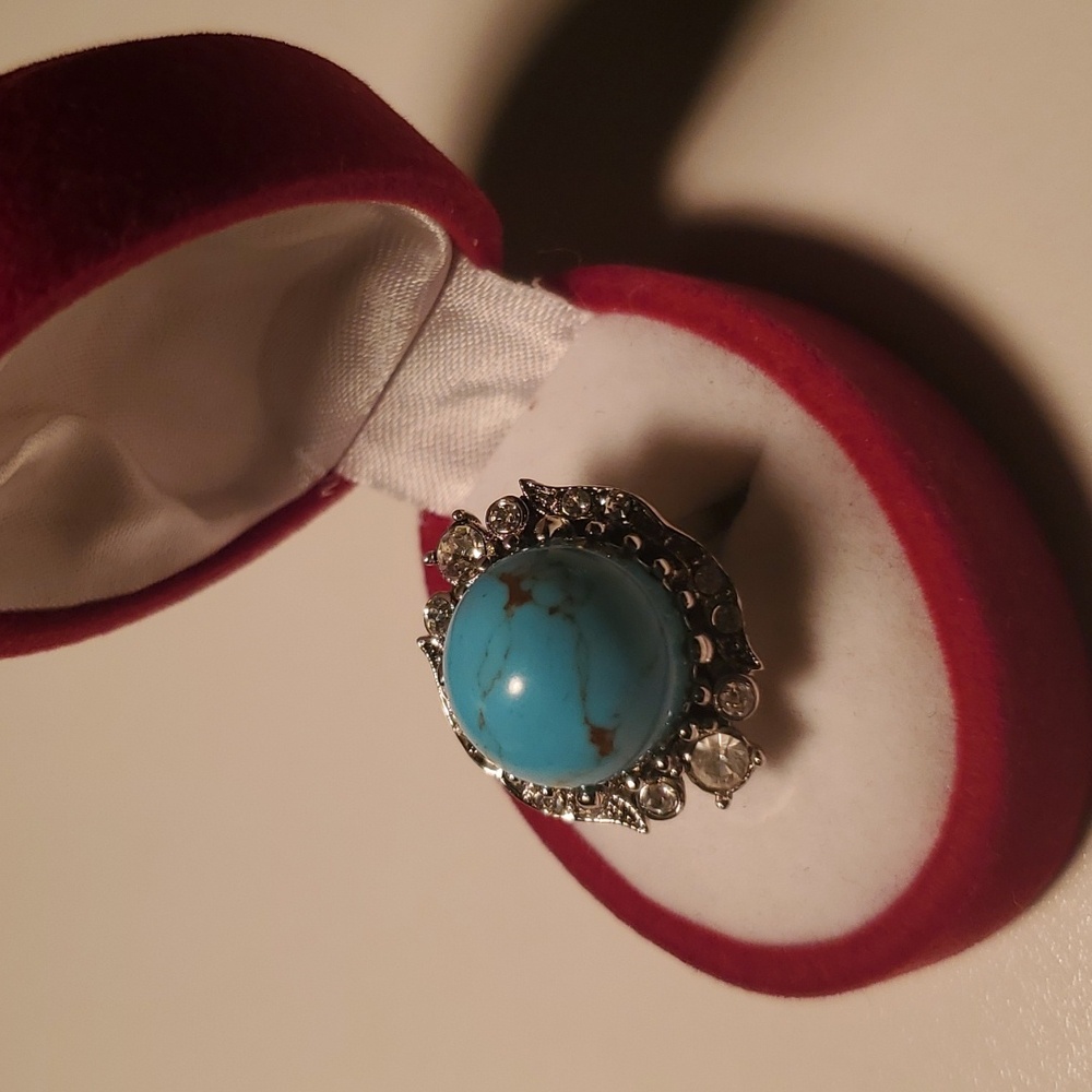 Costume jewlery ring size 6 - Picture 3 of 5